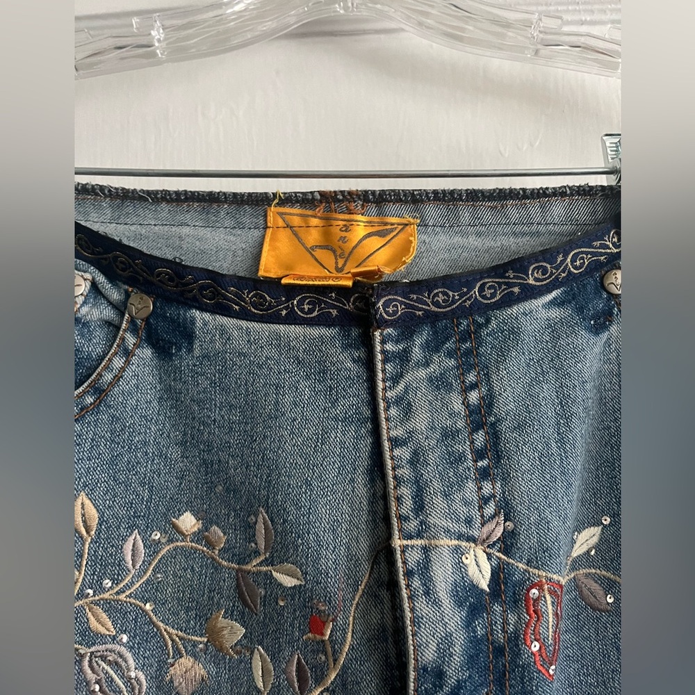 ✨HOST PIC✨ anè 4 Beautiful Embellished Jeans - Picture 2 of 13